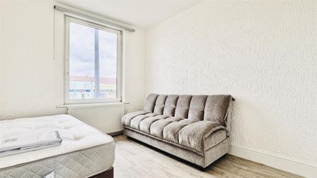 3 bedroom apartment to rent - Photo 4