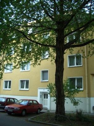 Sehr schöne, bald vollständig erneuerte ,Wohnung mit Balkon - Photo 1