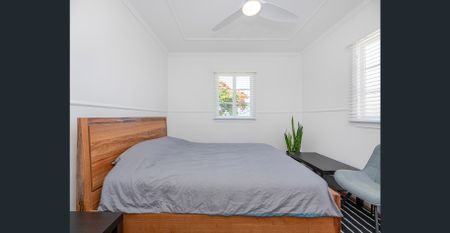 Bright, Comfortable & Well-Positioned Home in the Heart of Stafford - Photo 2