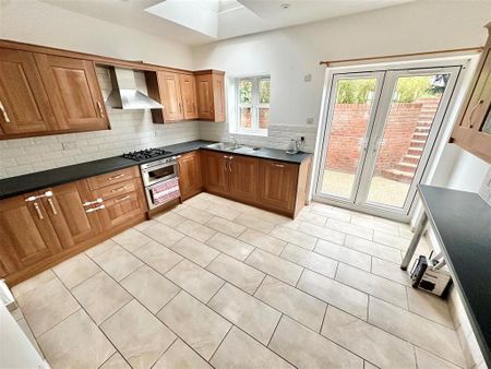 3 bedroom terraced house to rent - Photo 2