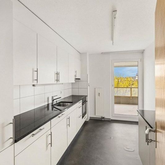 Grosszügige, helle Wohnung mit fantastischer Aussicht! - Foto 1