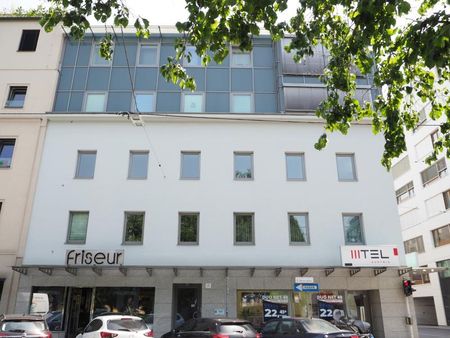 Hessenplatz! Schöne, gepflegte Wohnung mit Balkon, 85 m² WNFL im 1. OG mit Lift, Garage optional! Landstraßennähe! - Photo 2