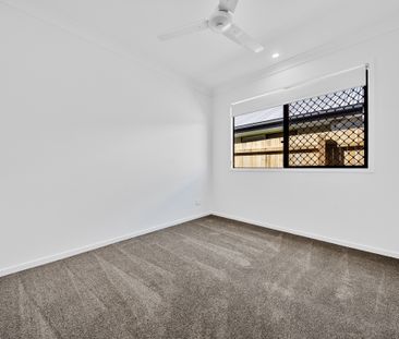 MODERN TWO BEDROOM DUPLEX IN QUIET STREET - Photo 5