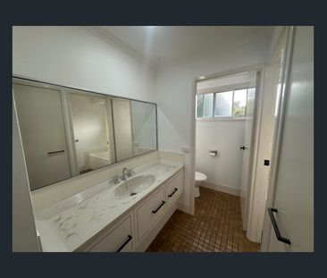 Neat & Tidy Family Home in Tea Gardens - Photo 6