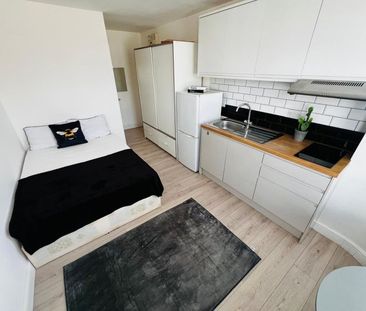 Studio Flat, Meyrick Road, NW10 - Photo 3