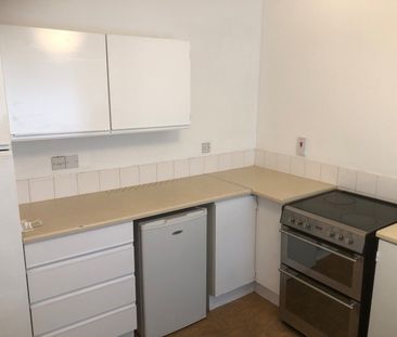 2 Bed Terraced House, Loxford Court, M15 - Photo 3