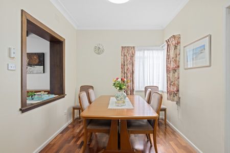 Cozy Family Home In A Convenient Location! - Photo 4