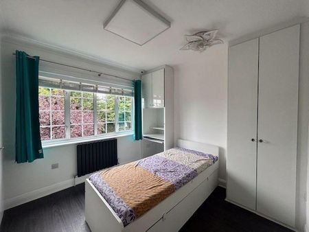 4 bedroom detached house to rent - Photo 3