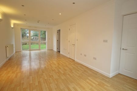 Mandeville Road, TW7, Isleworth - Photo 2