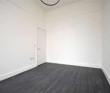 3 Bed Flat, Cargreen Road, SE25 - Photo 2