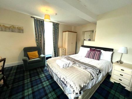 8 bedroom detached house to rent - Photo 2