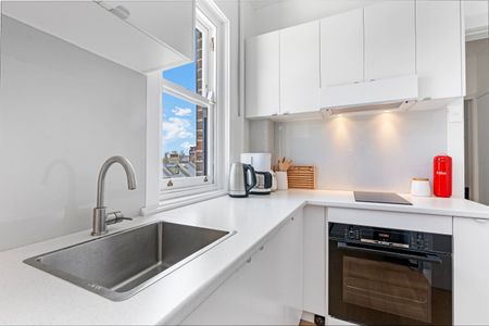 Top Floor, Sun Drenched Apartment in Perfect Potts Point Location - Photo 4