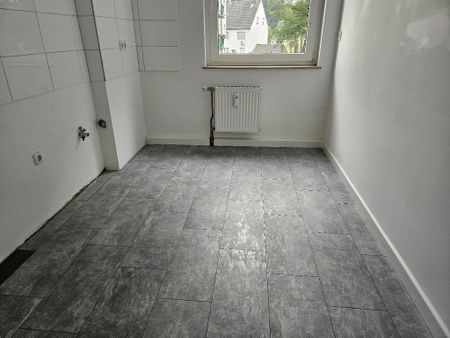 Bezugsfreie Zweiraumwohnung mit ca. 52 m² Wohnfläche und Balkon in ruhiger, zentraler Wohnlage - Photo 2