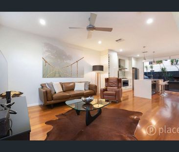 Great location, private, space and style. - Photo 5