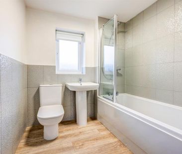 4 bedroom detached house to rent - Photo 5