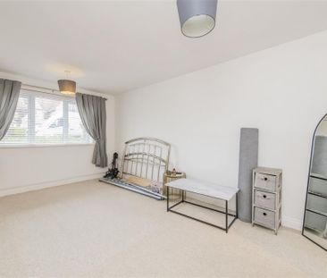 1 bed Flat To Let - Photo 2