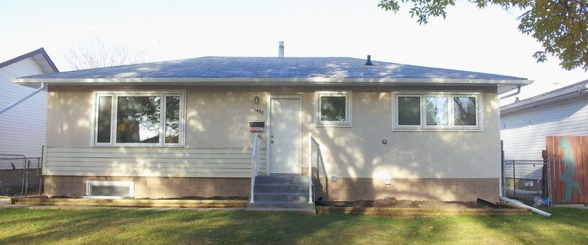 Spacious 3 Bed 1 bath Main floor Suite!*Large Yard w/Deck! Double Garage** | 10438 166 Street Edmonton, Edmonton - Photo 1