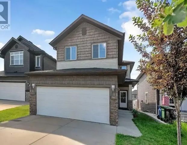 House 4 + Den bedroom & 2.5 bathroom | 34 Saddlecrest Crescent Northeast, Calgary - Photo 1