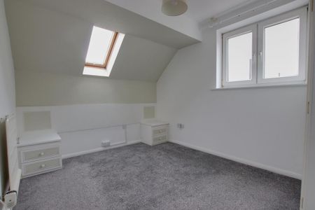 2 bedroom retirement property to rent - Photo 3