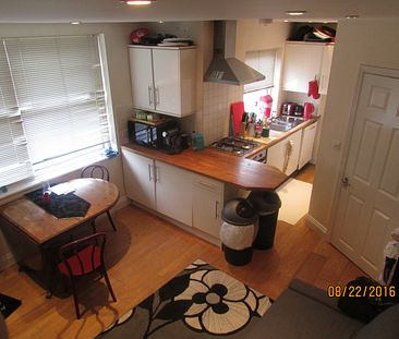 2 bed Apartment - To Let - Photo 1