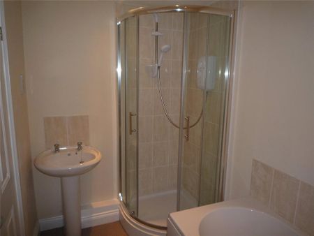 2 bedroom flat to rent - Photo 3