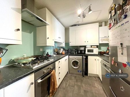 2 bedroom flat to rent - Photo 4