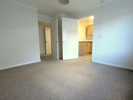 1 bedroom ground floor flat to rent - Photo 1