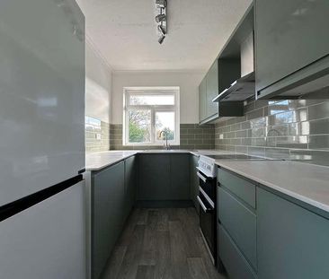 Fetcham, Leatherhead, KT22 - Photo 2