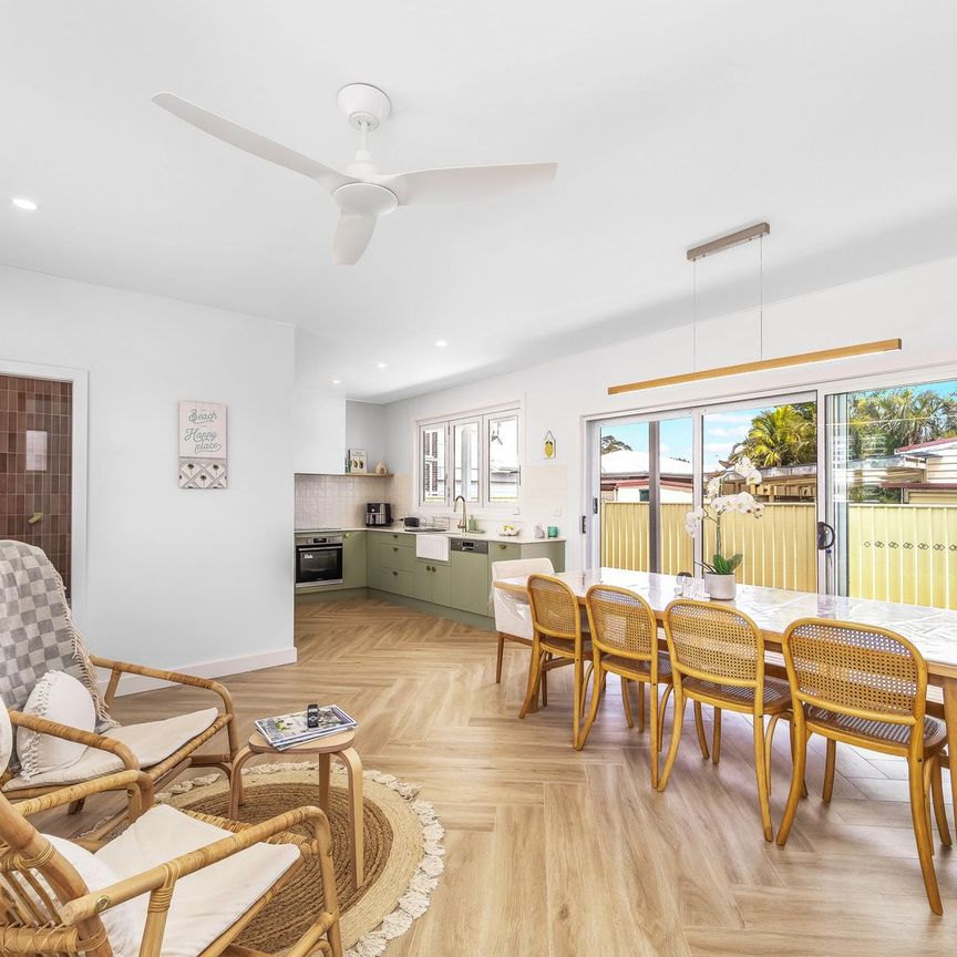 Spacious Coastal Home in Booker Bay – 4 Bed | 3 Bath - Photo 1