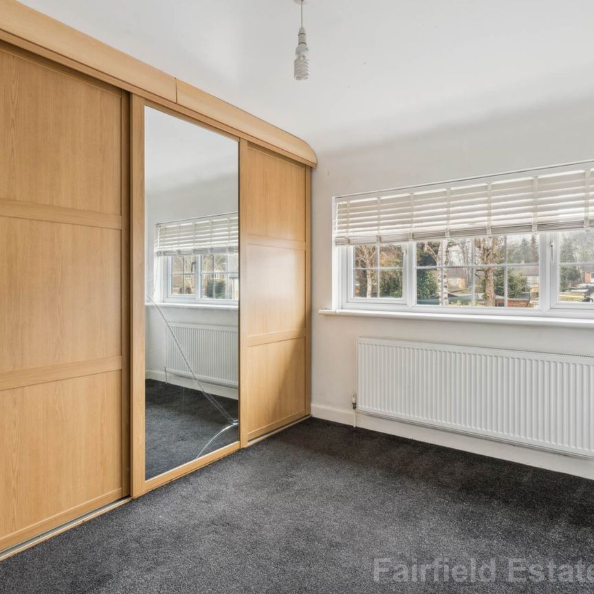 Blackwell Drive, Oxhey, WD19 - Photo 1