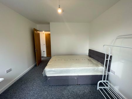 Edgeware Road, Staple Hill, BS16 4LZ - Photo 5