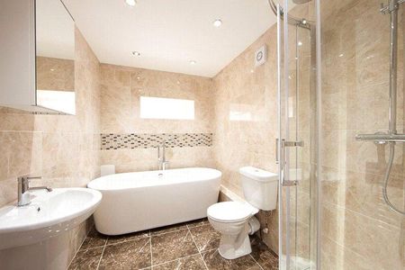 4 bedroom detached house to rent - Photo 4