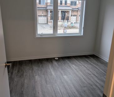 For Lease - 23 Helmkay Avenue, Richmond Hill, Ontario - Photo 3