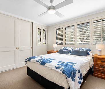 Furnished 5 Month Lease for Light Filled Townhouse with Private Garden - Photo 3