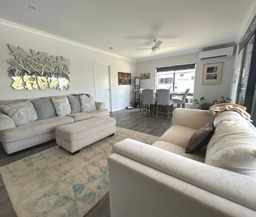 Fully Furnished Family Home with Pool 6 Month Lease only Pets Welcome - Photo 2