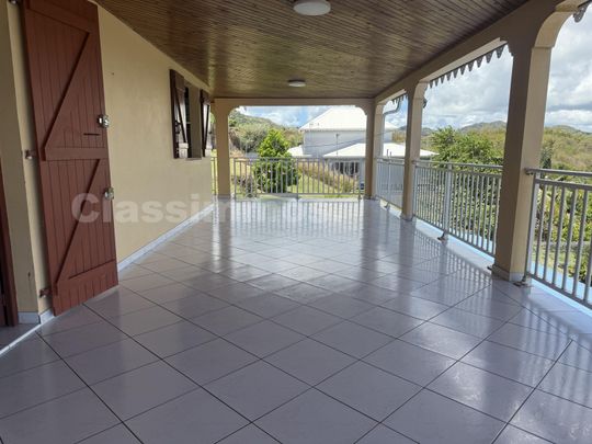 Location Appartement 4 pièces 113m² LE FRANCOIS 97240 - Photo 1