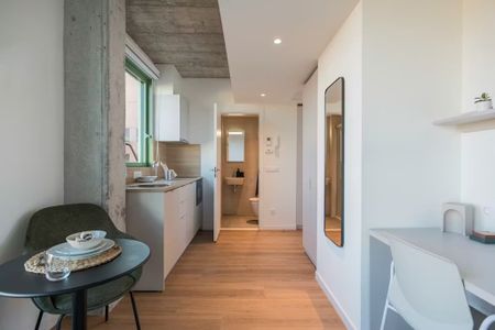 Carrer de Cristóbal de Moura, Barcelona, Catalonia 08035 - Photo 5