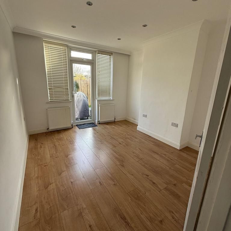 2 bedroom semi-detached house to rent - Photo 1