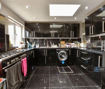 5 bedroom detached house to rent - Photo 5