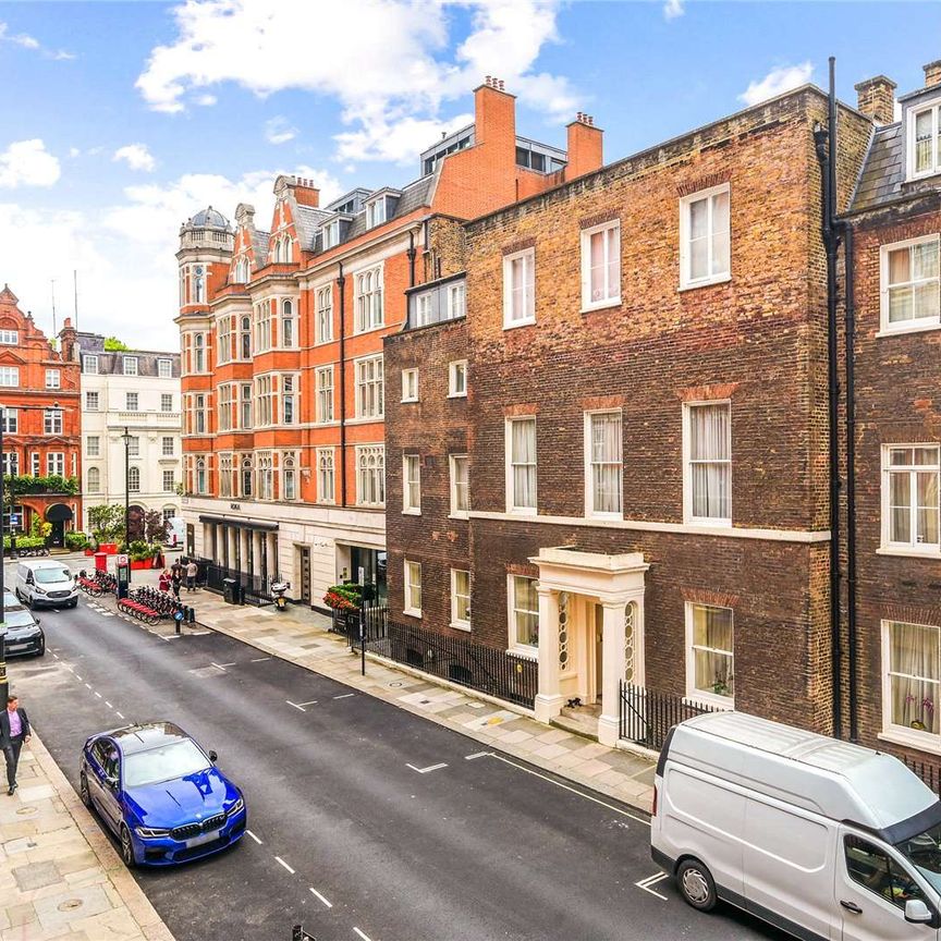 A stunning first and second floor duplex apartment situated in a prestigious Mayfair street. - Photo 1