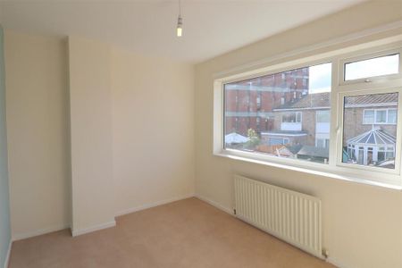 2 bedroom mews to rent - Photo 2