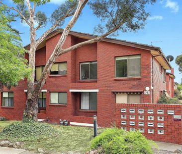 Modern Light-Filled Apartment in Sought-After Box Hill - Photo 6