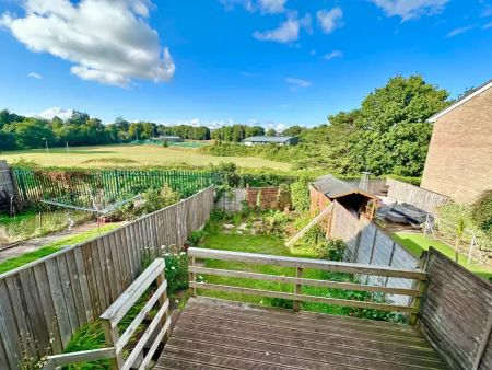 4 bedroom semi-detached house to rent - Photo 4