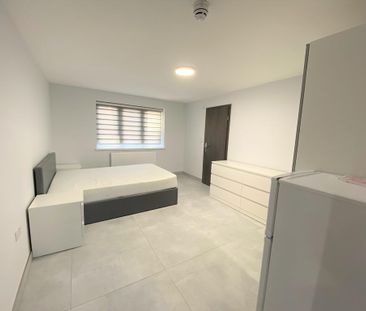 Studio to rent - Photo 3