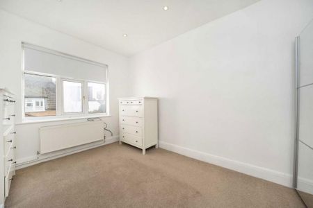 3 bedroom flat to rent - Photo 2