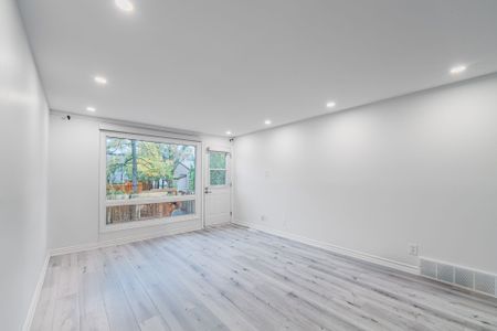 For Lease - 268 WOODFIELD Drive, Tanglewood - Grenfell Glen - Pineglen, Ontario - Photo 5