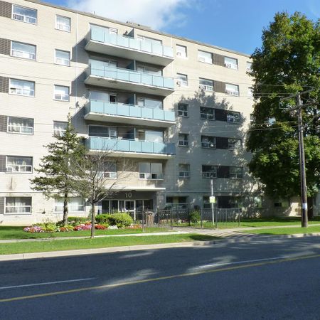 Sandalwood Manor - Photo 3