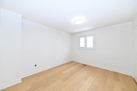 For Lease - 119 Cromwell Road, Vaughan, Ontario - Photo 4