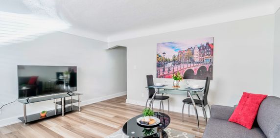 Warm and cozy 1 bedroom apartment - Grove St - Available Immediately - Photo 2