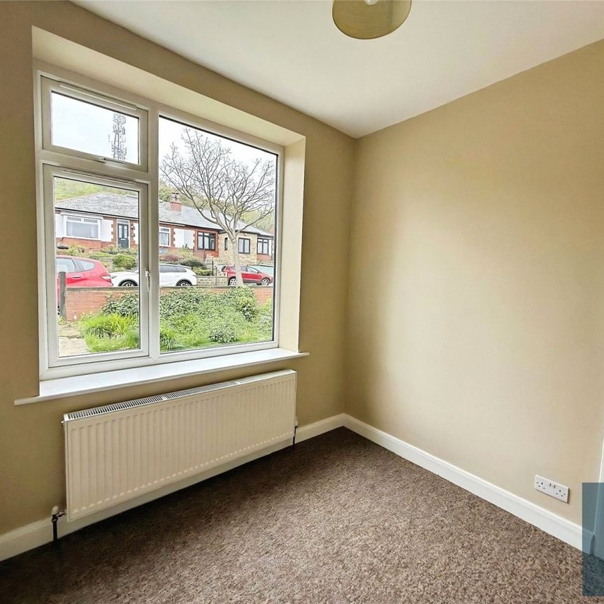 Cross Lane, Primrose Hill, Huddersfield, HD4 - Photo 1